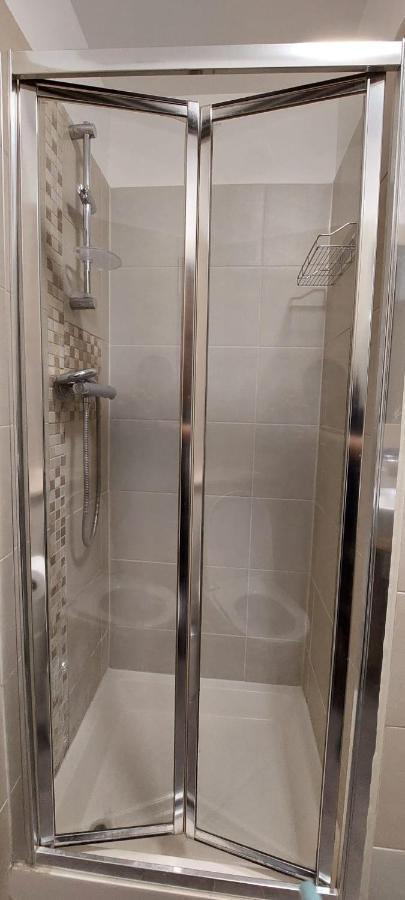 One Bedroom Flat In Finchley Road Londra