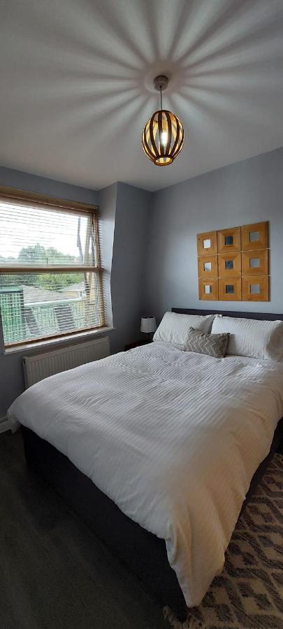 One Bedroom Flat In Finchley Road Londra